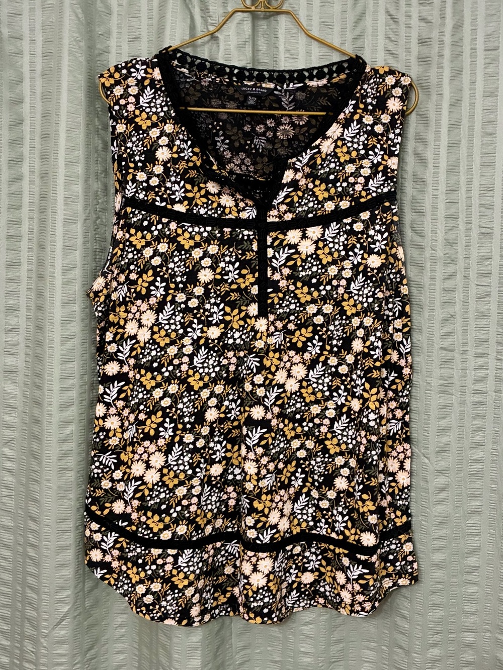 Lucky Brand Sleeveless Floral V-Neck Top